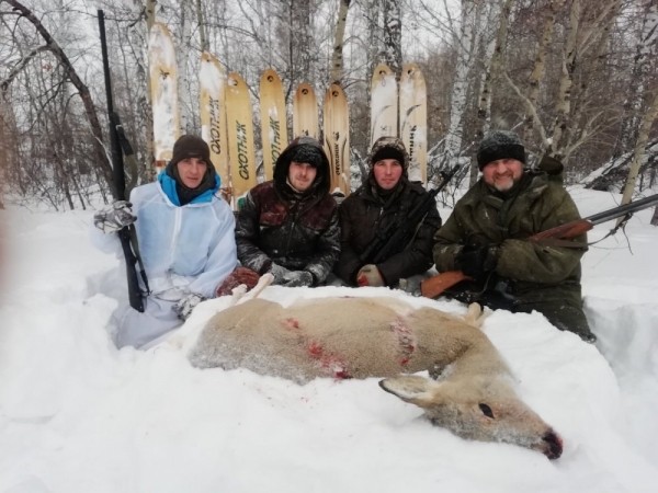 С друзьями за косулей