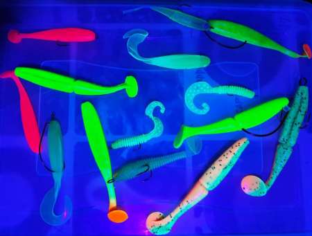 Силиконовые приманки яркого цвета