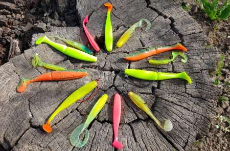 Силиконовые приманки яркого цвета