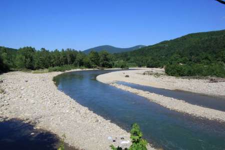 Трудовая рыбалка на горной реке Трудовая рыбалка на горной реке