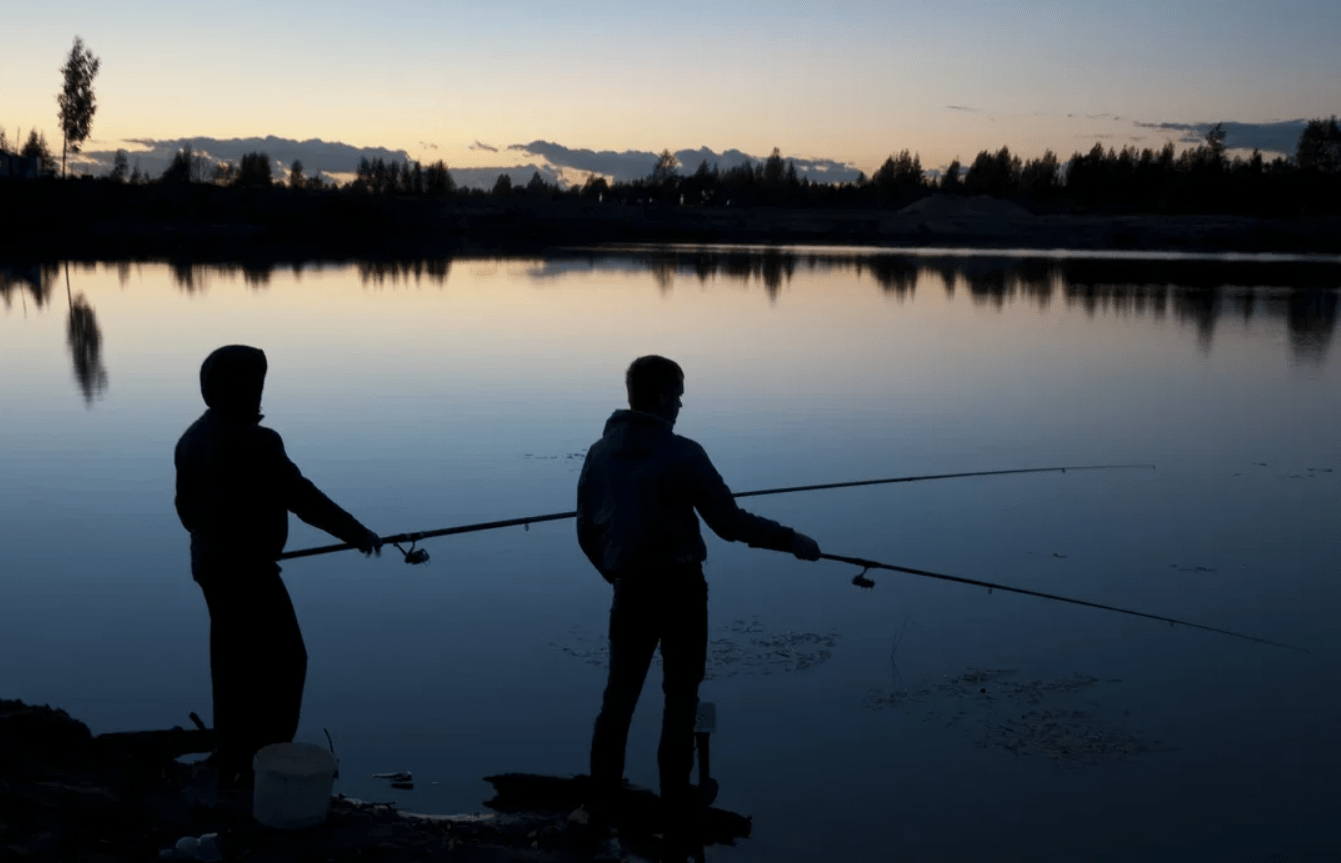 Ночная рыбалка на пруду